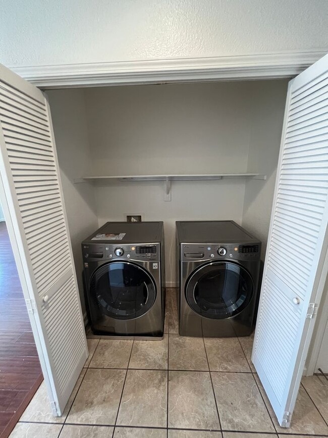 Building Photo - $4295-Beautiful Tri-level 3 Bed/2.5 Ba Townhome in Hampton Park/North San Jose