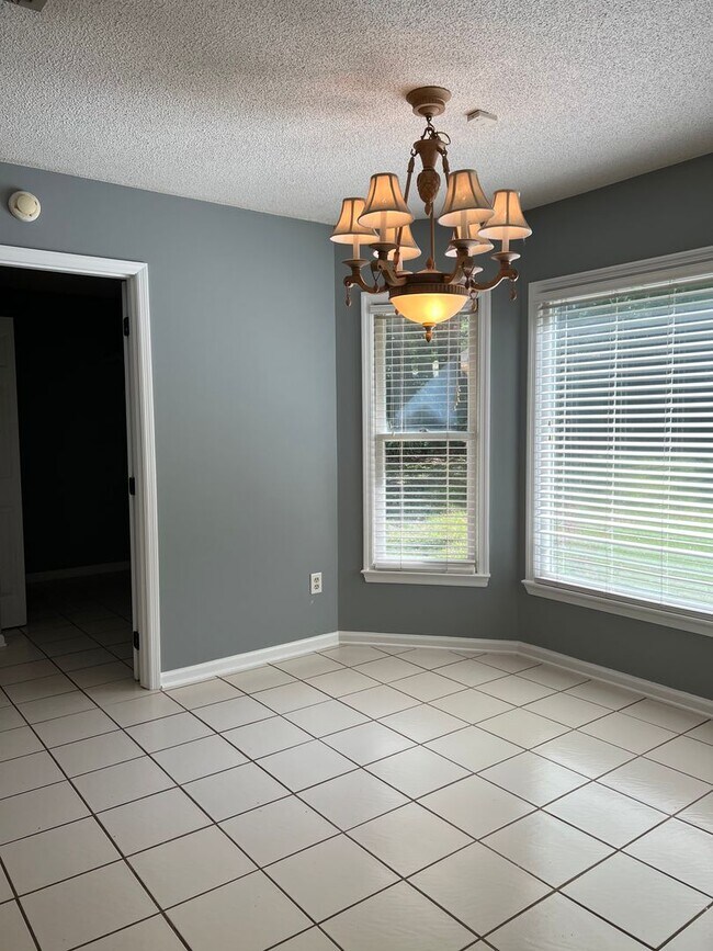Building Photo - 114 Windmere Dr