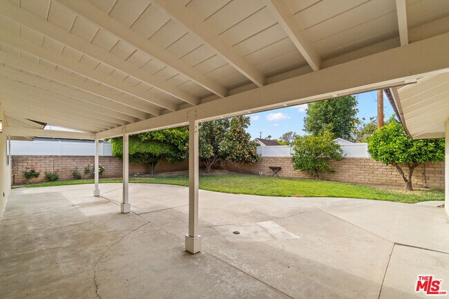Building Photo - 17633 Nordhoff St