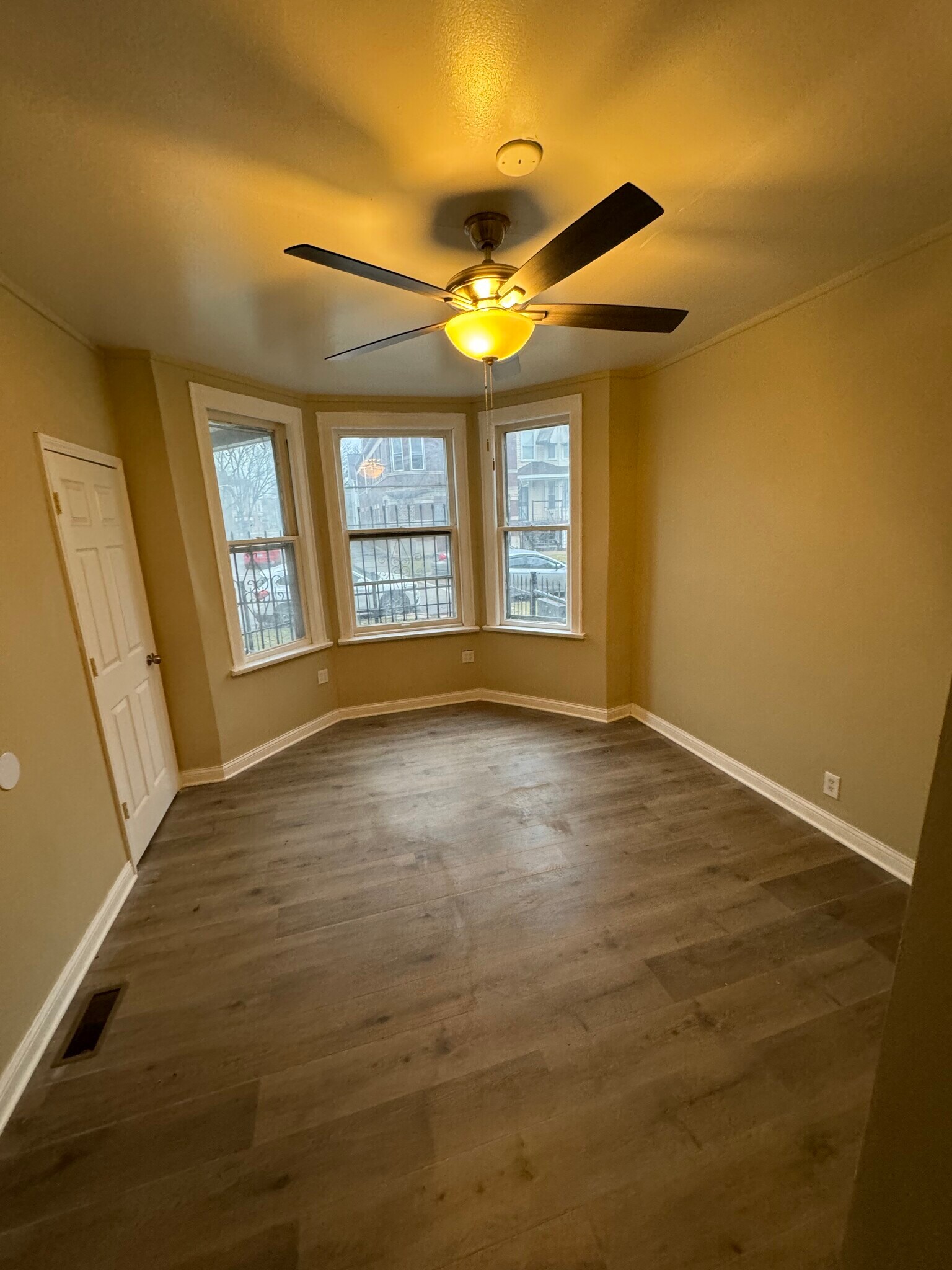 Building Photo - 8364 S Brandon Ave