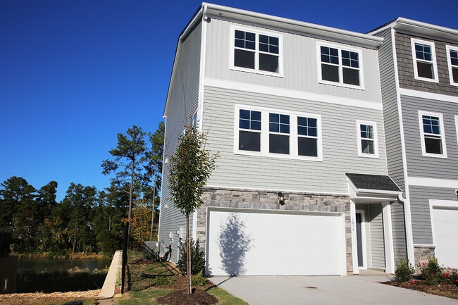Building Photo - 1056 Shoreside Dr