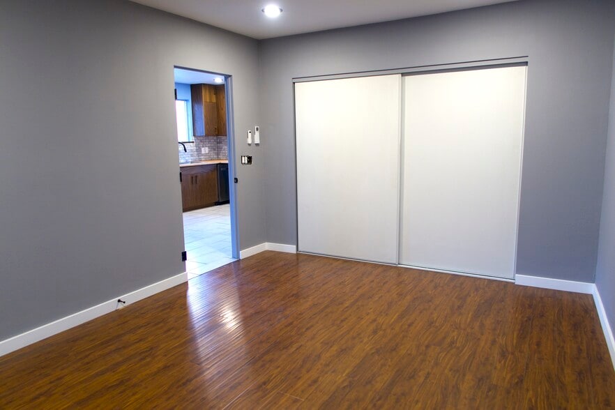 Building Photo - 3547 E Green St