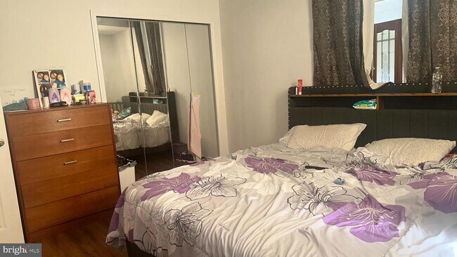 Building Photo - 2634 N Centre St