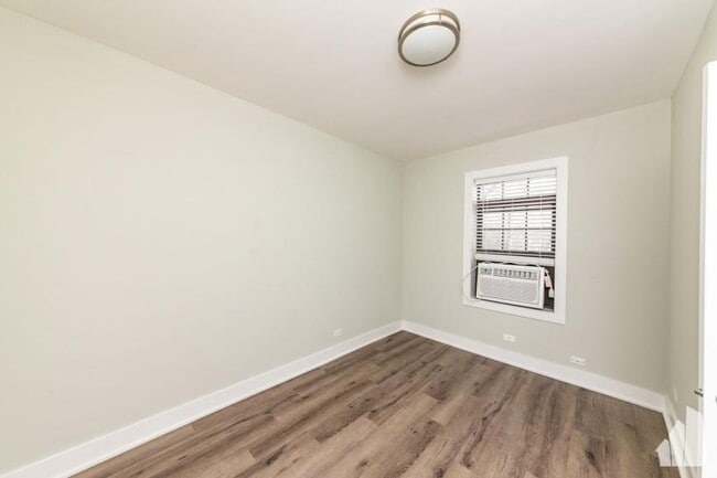 Building Photo - 1 bedroom in Highland Park IL 60035