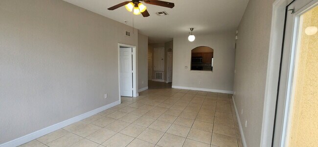 Building Photo - 3 bedroom condo in Horizons at Vista Lakes