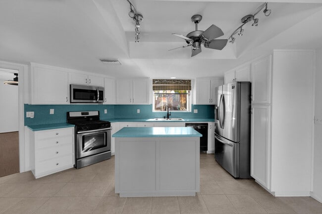 Building Photo - 39124 Channel Dr