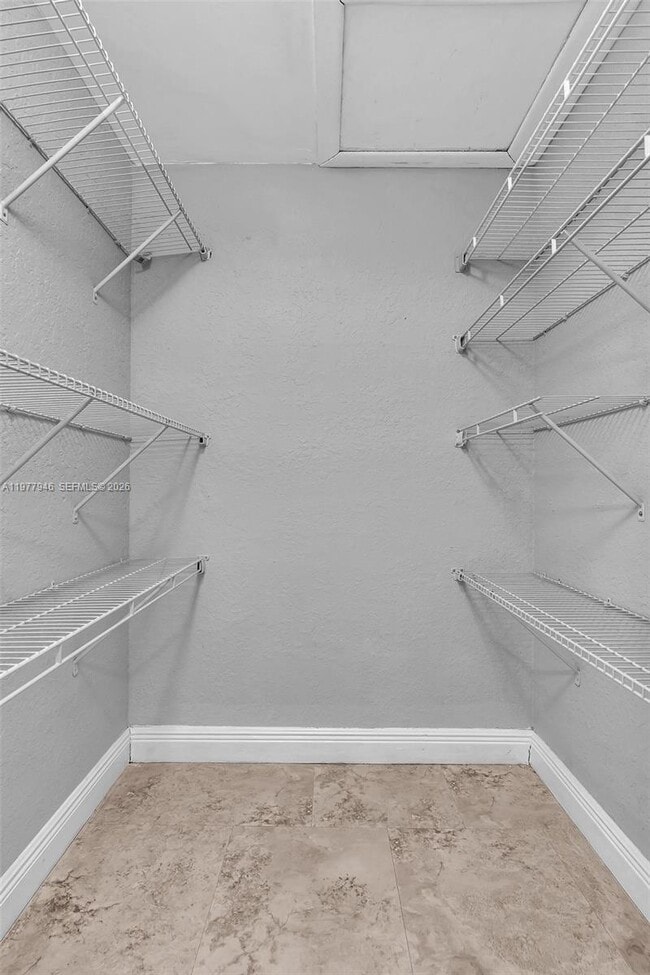 Building Photo - 2881 N Oakland Forest Dr