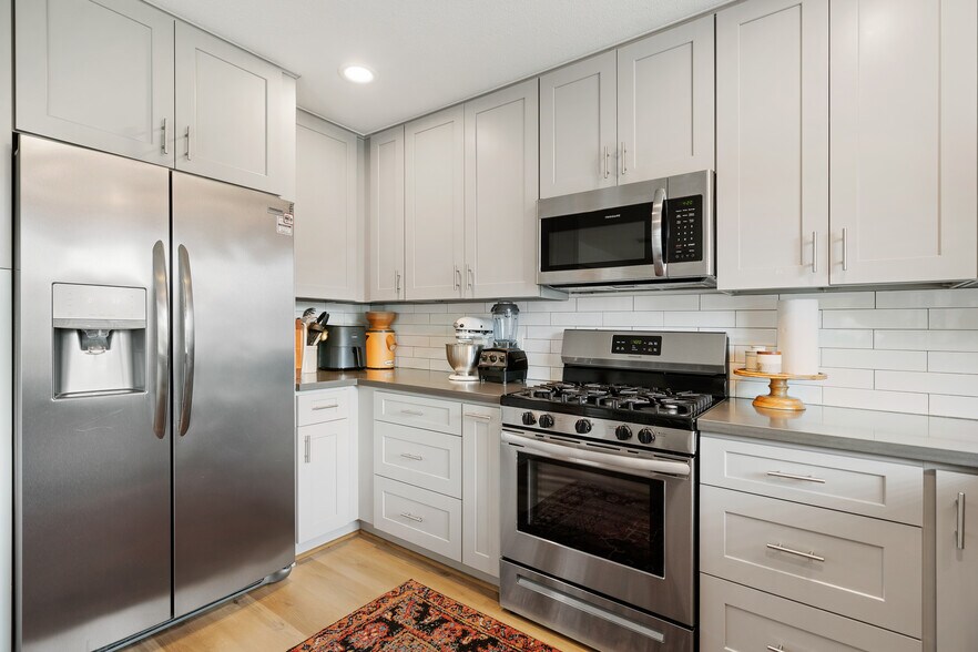 Building Photo - 5602 Greenhill Forest Dr