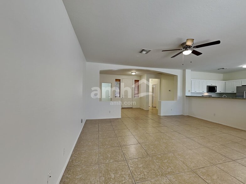 Building Photo - 3443 E Santa Fe Ln