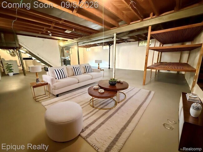 Building Photo - 5627 Clippert St