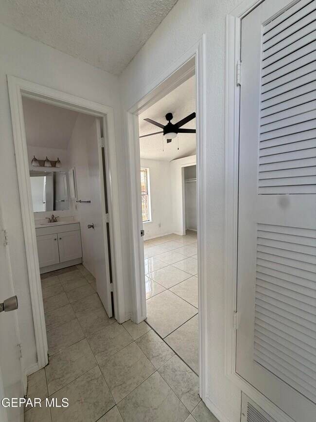 Building Photo - 1524 Greg Powers Dr