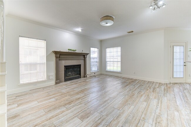 Building Photo - 1115 Enclave Square E