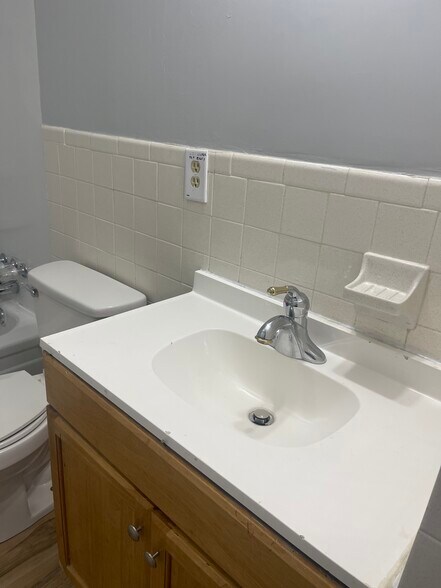 Building Photo - 16 Hughes Ave