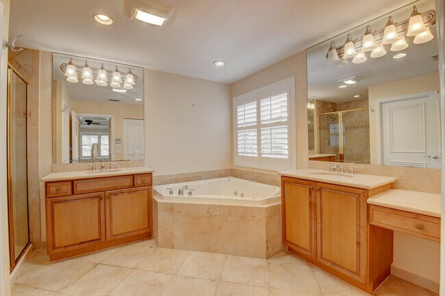 Building Photo - 8957 Sandy Crest Ln