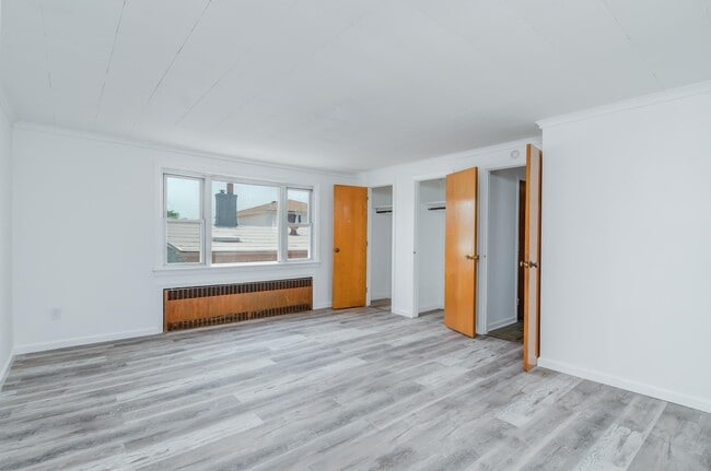 Building Photo - 33 E 42nd St