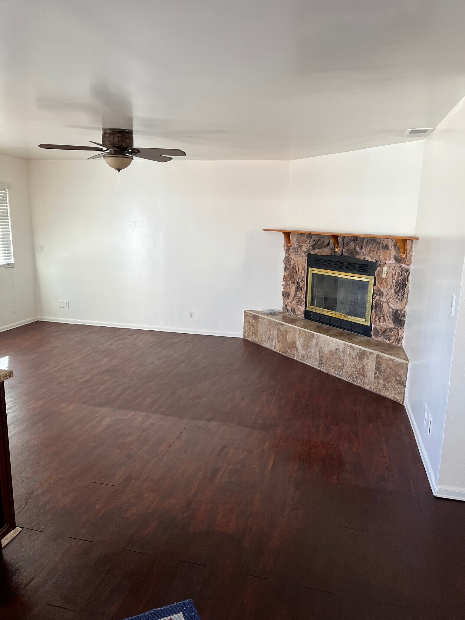 Building Photo - 8531 Jacaranda Ave