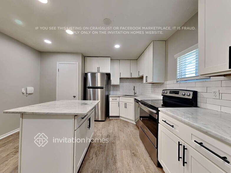 Building Photo - 4824 Lyndon Dr