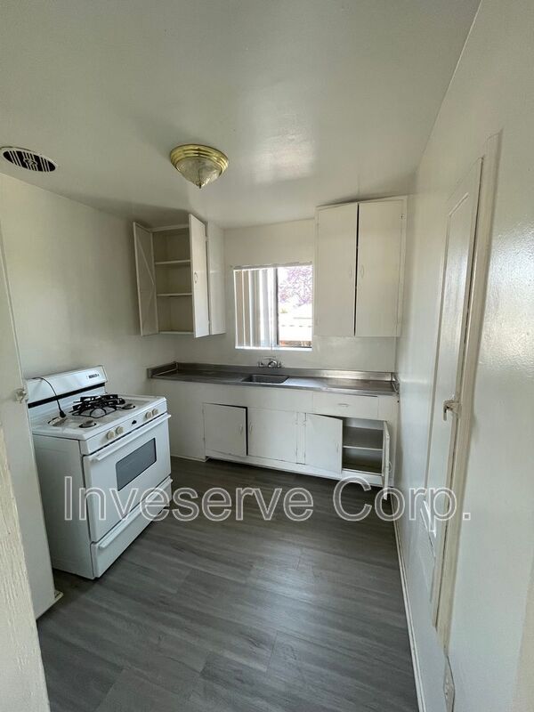 Building Photo - 1914 W Whittier Blvd