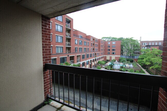 Building Photo - 85 Brainerd Rd