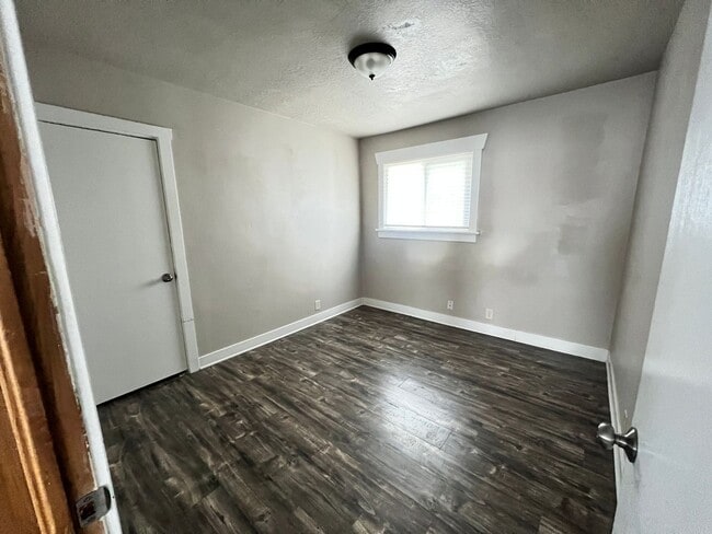Building Photo - Newly Remodeled House in West Valley for Rent