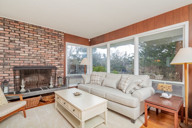 Building Photo - 79 Surf Dr