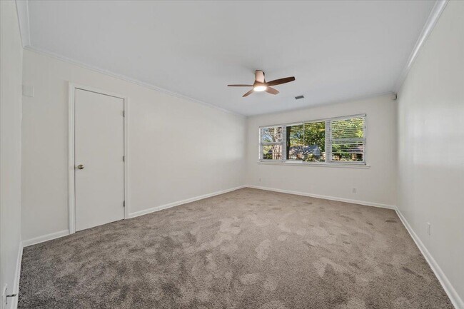 Building Photo - 1554 Estate Dr