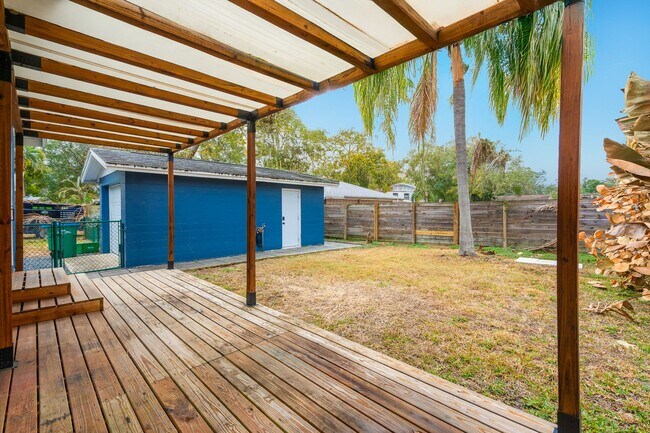 Building Photo - Historic GEM! – The First Female-Built Home in Holly Hill