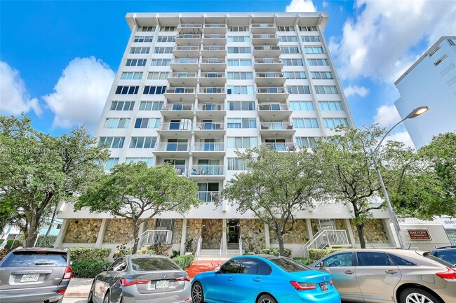 Building Photo - 1345 Lincoln Rd