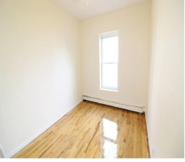 Building Photo - 743 Union St