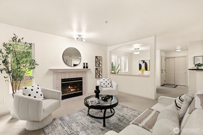 Building Photo - Beautiful 3 Bedroom 2 Bath Condo Newport Way Issaquah