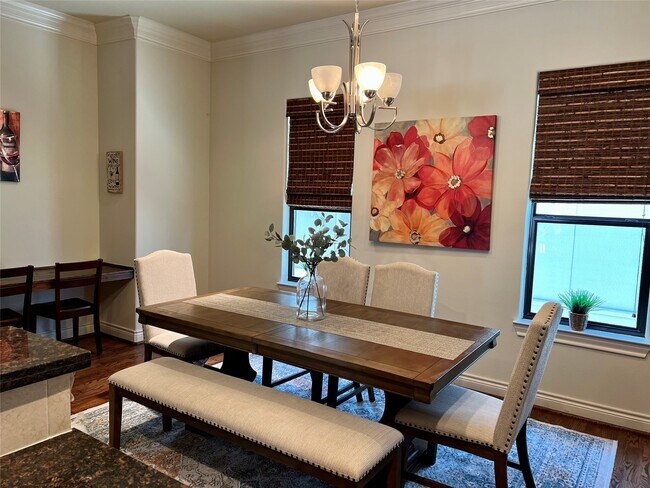 Building Photo - 3255 Maxroy St