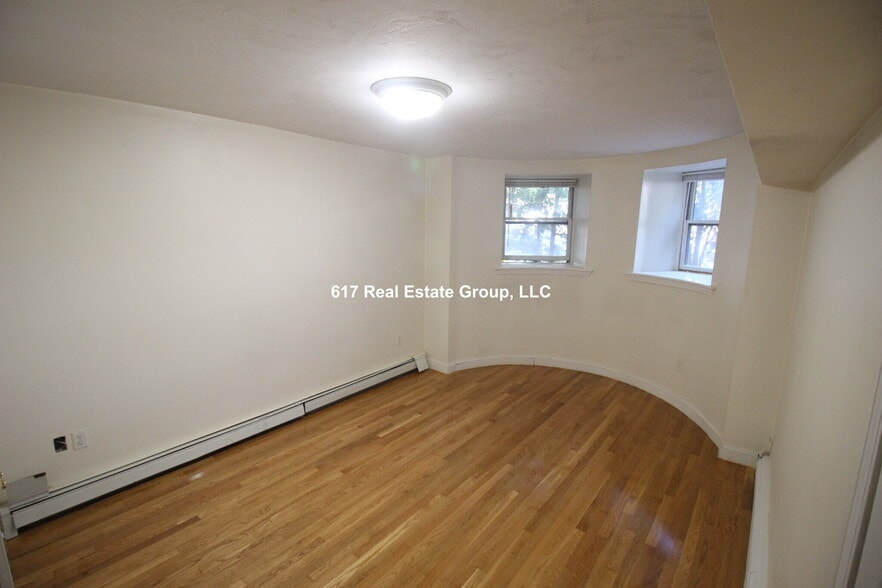 Building Photo - 1122 Commonwealth Ave