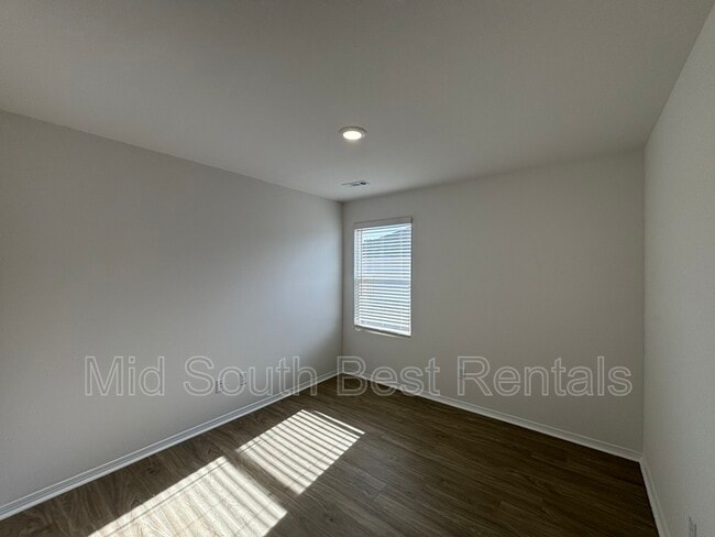 Building Photo - 6428 Newark Dr