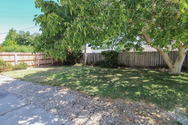 Building Photo - 1778 Vicente Dr