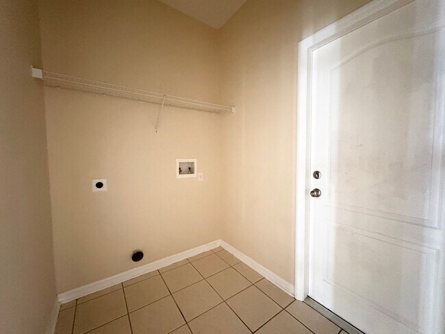 Building Photo - 10190 Granite Bay Dr