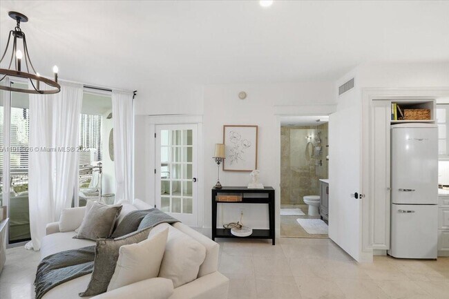 Building Photo - 350 S Miami Ave