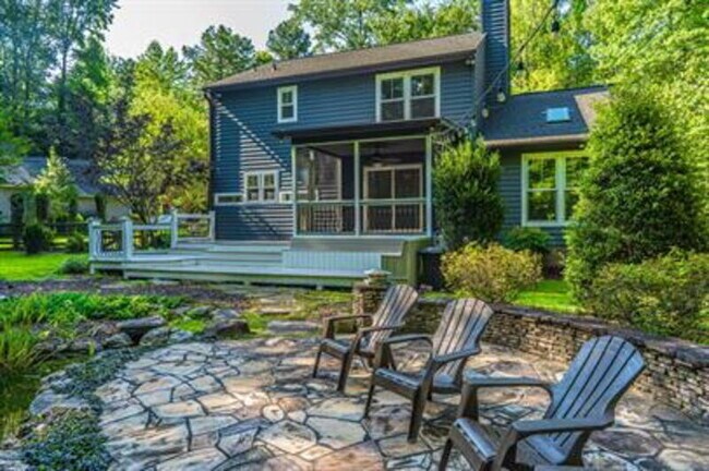 Building Photo - 145 Sandhurst Pl