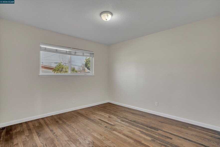 Building Photo - 753 Castle Ct