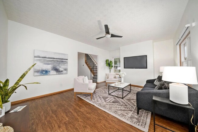 Building Photo - Elegant 3 Bed / 1.5 Bath Renovated Home in...