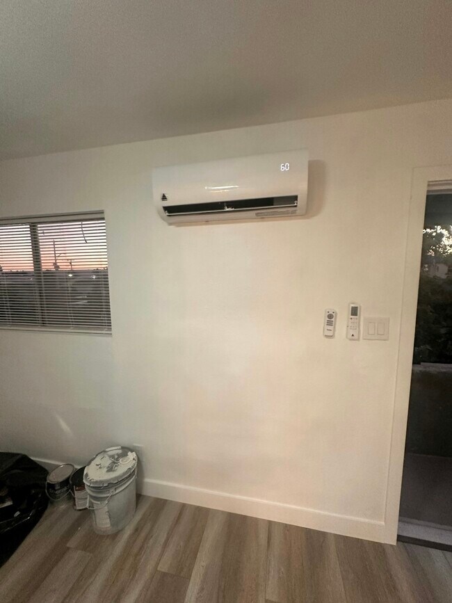 Building Photo - 934 1/2 Simmons Avenue, Unit 934 1/2