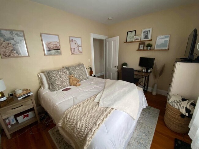 Building Photo - 301 Savin Hill Ave