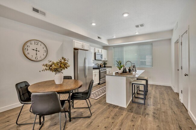 Building Photo - Charming 3 Bed Herriman Home Near Mountain View Village!!