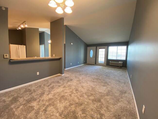 Building Photo - 122 Bertram Dr