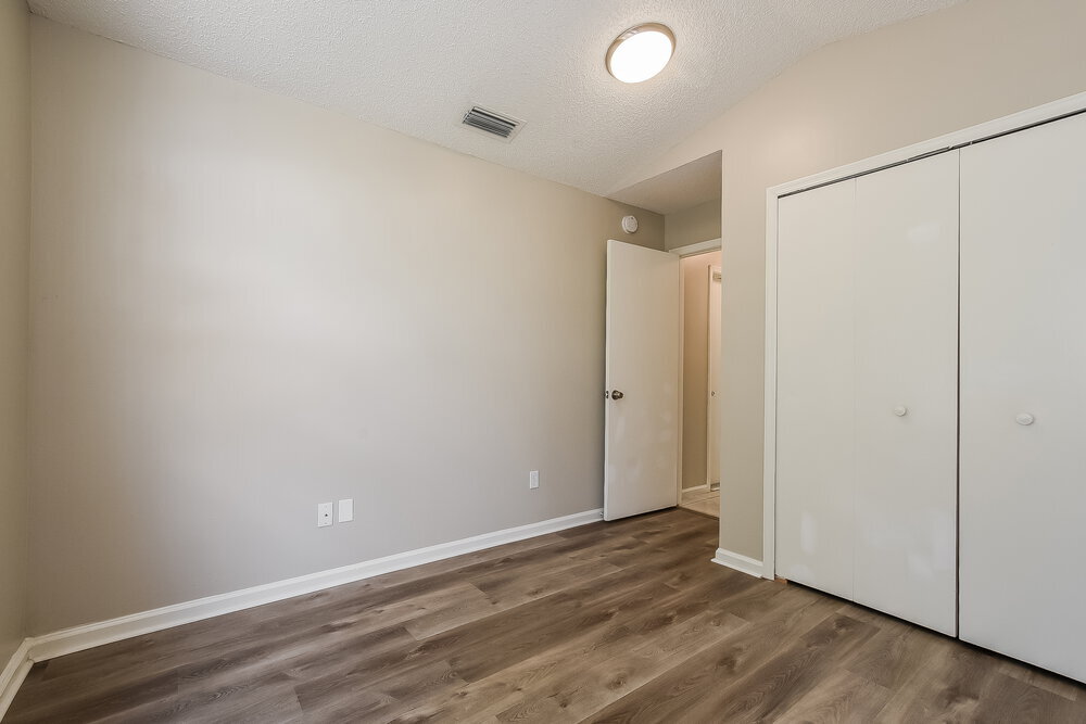 Building Photo - 9710 Red Clover Ave