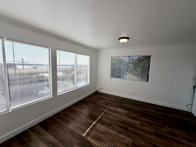 Building Photo - 110 Hilborn St