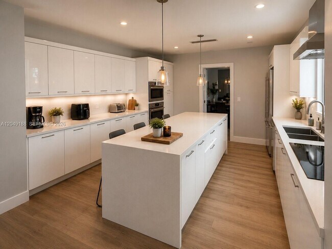 Building Photo - 8631 Arboretum Ln