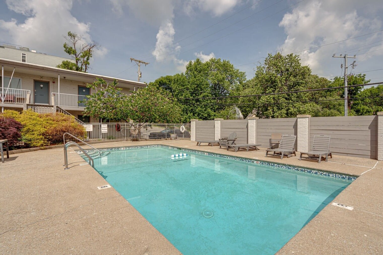 Building Photo - 801 Hillview Heights