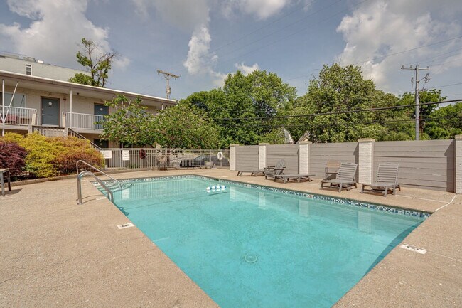 Building Photo - 801 Hillview Heights