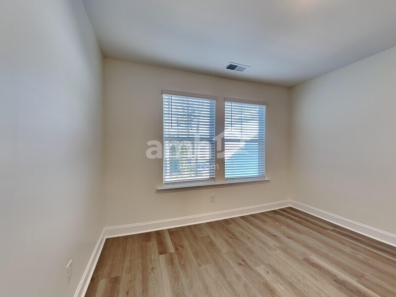 Building Photo - 1954 Weeping Cypress Dr