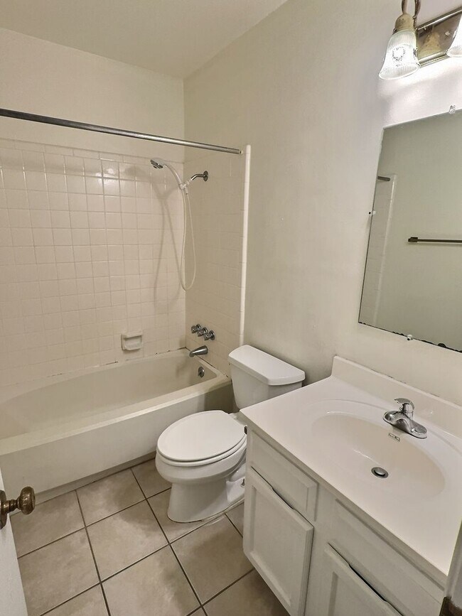 Building Photo - MOVE-IN SPECIAL! 3-Bedroom Home in Fort Ba...